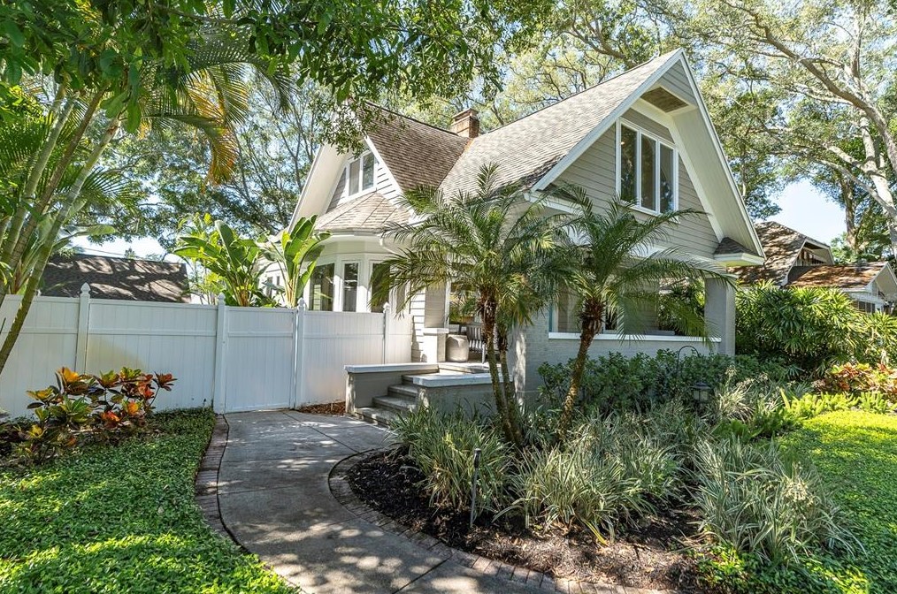 436 13th Ave, Saint Petersburg FL  33701-1126 exterior