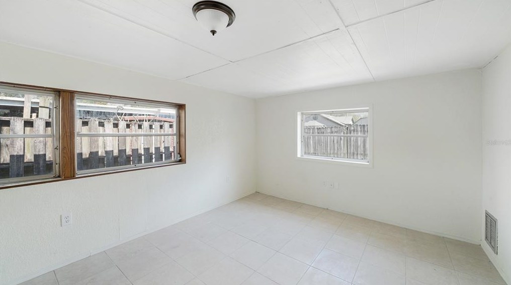 3999 52nd Ave, Saint Petersburg FL  33714-2336 exterior