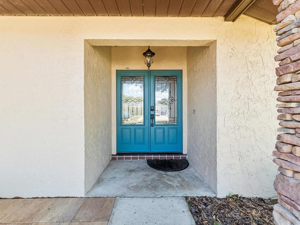 17637 Meadowbridge Dr, Lutz FL  33549-5574 exterior