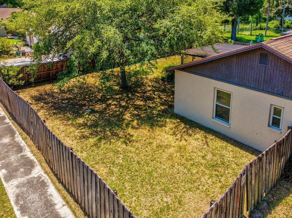 17637 Meadowbridge Dr, Lutz FL  33549-5574 exterior