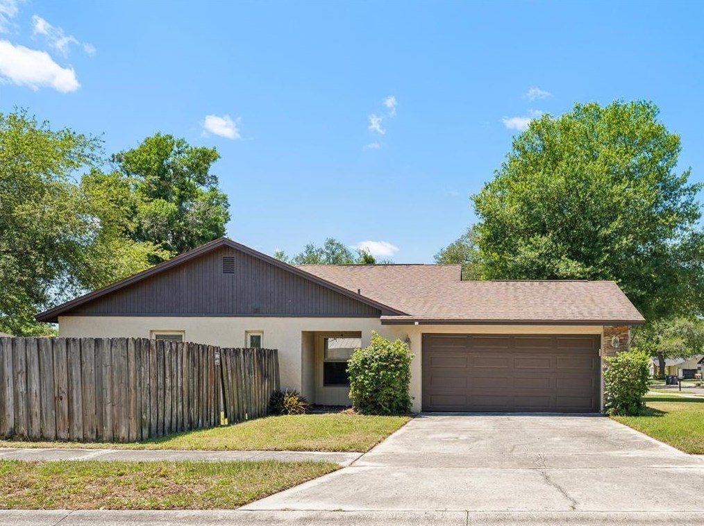 17637 Meadowbridge Dr, Lutz FL  33549-5574 exterior