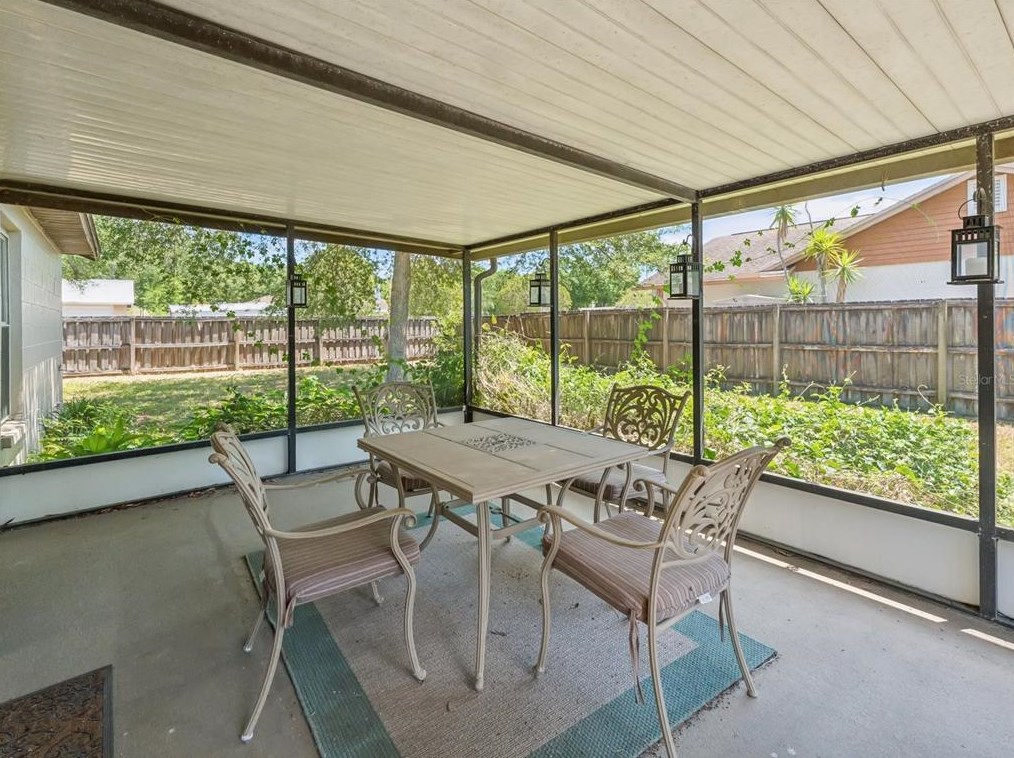 17637 Meadowbridge Dr, Lutz FL  33549-5574 exterior