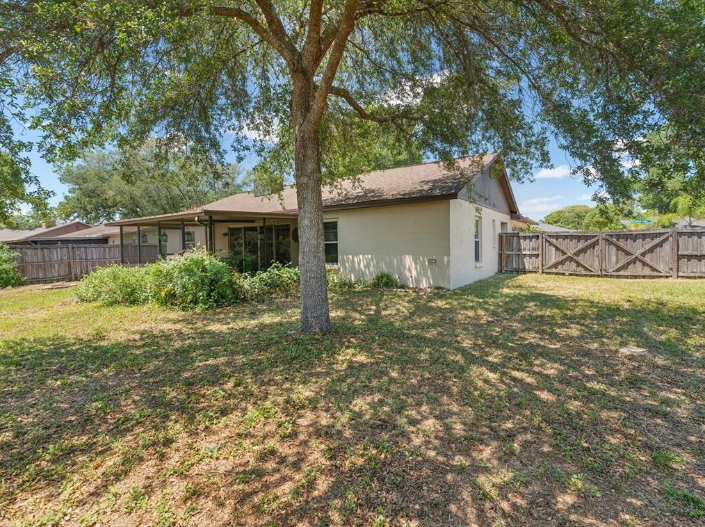 17637 Meadowbridge Dr, Lutz FL  33549-5574 exterior