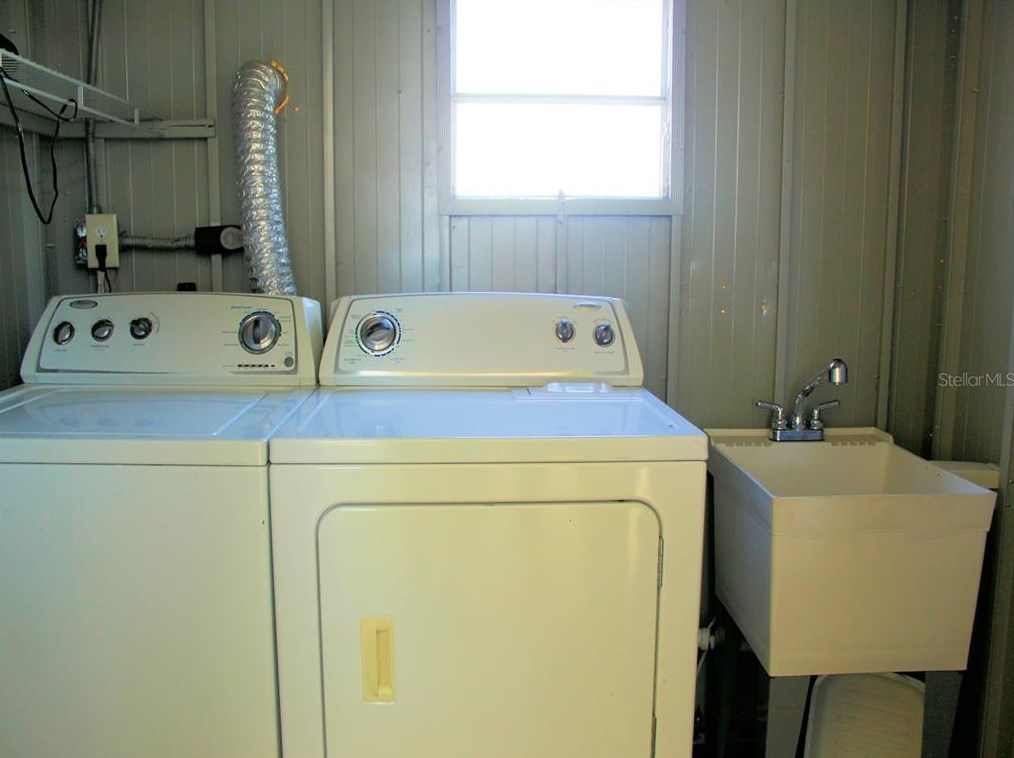 62 Thatch Palm St, Largo FL  33770-7413 exterior