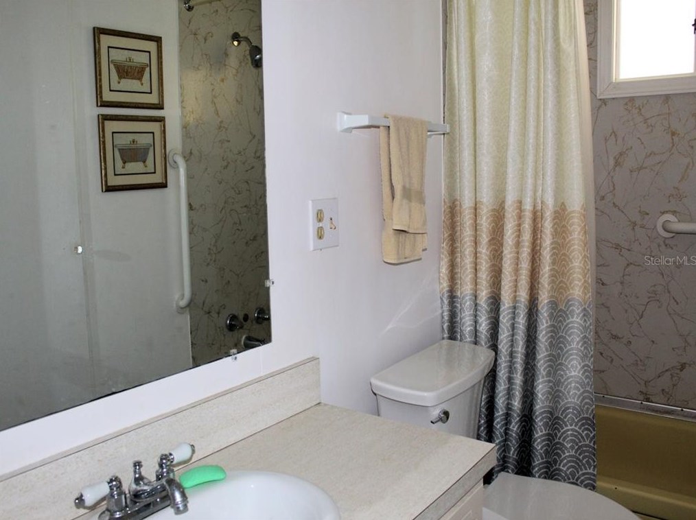 62 Thatch Palm St, Largo FL  33770-7413 exterior