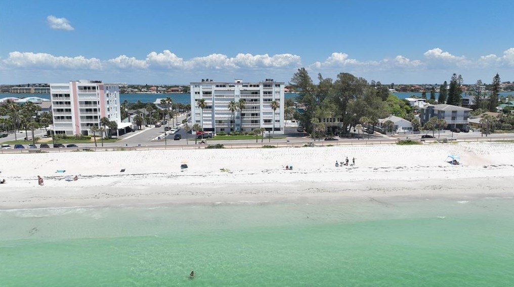 403 Gulf Way, Saint Petersburg FL  33706-4322 exterior