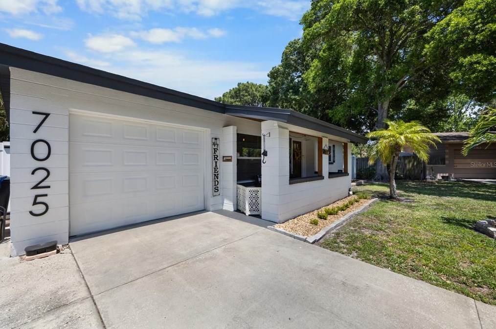 7025 35th Ter, Saint Petersburg FL  33710-1445 exterior