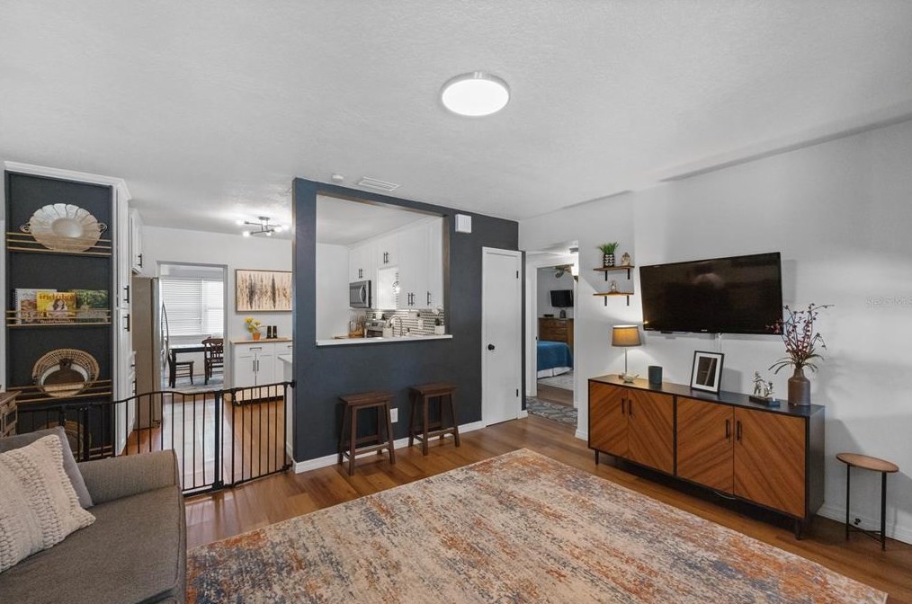 7025 35th Ter, Saint Petersburg FL  33710-1445 exterior