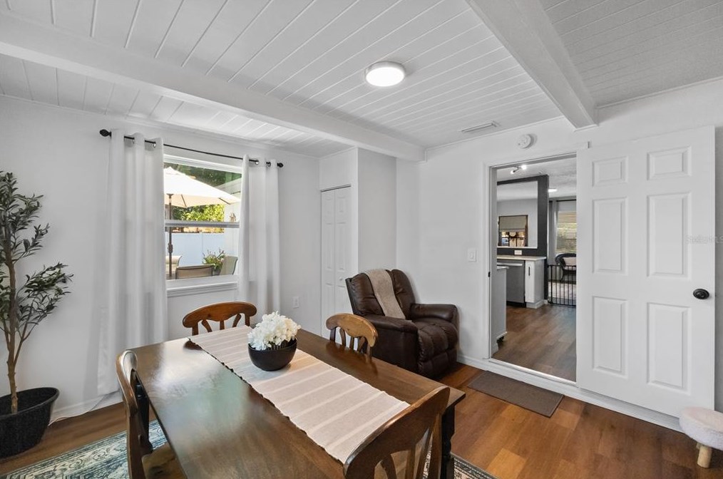 7025 35th Ter, Saint Petersburg FL  33710-1445 exterior