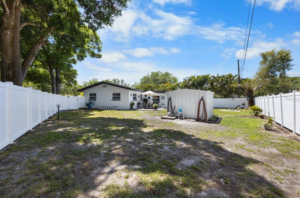 7025 35th Ter, Saint Petersburg FL  33710-1445 exterior