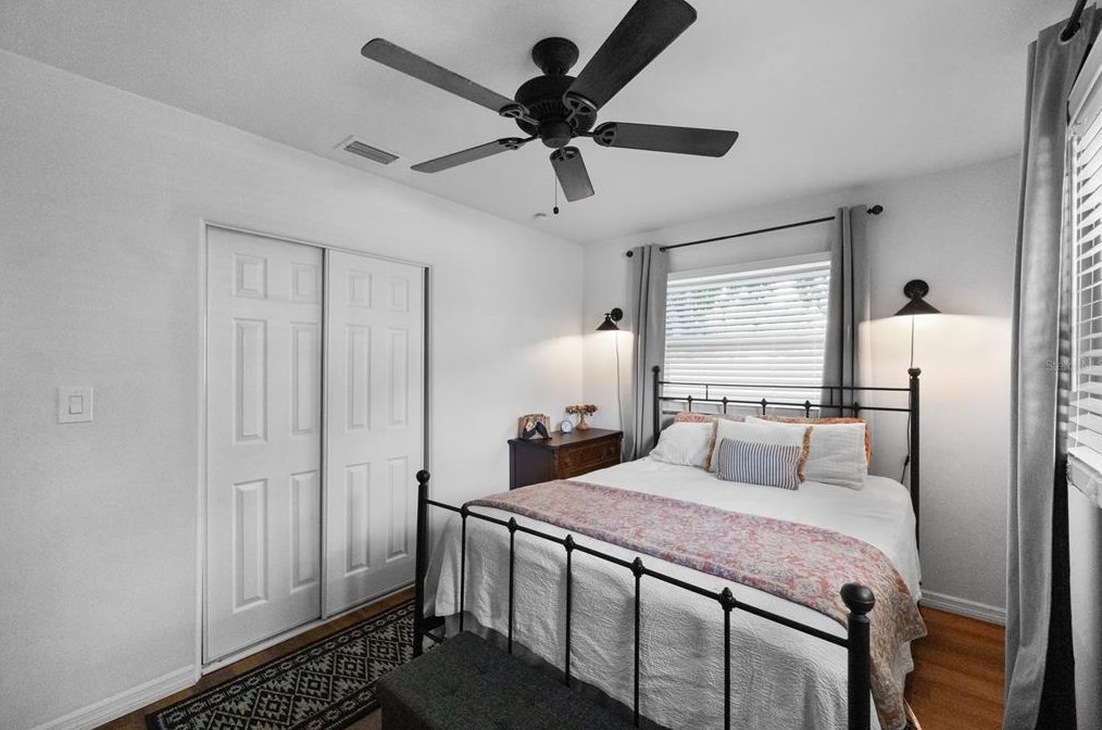 7025 35th Ter, Saint Petersburg FL  33710-1445 exterior