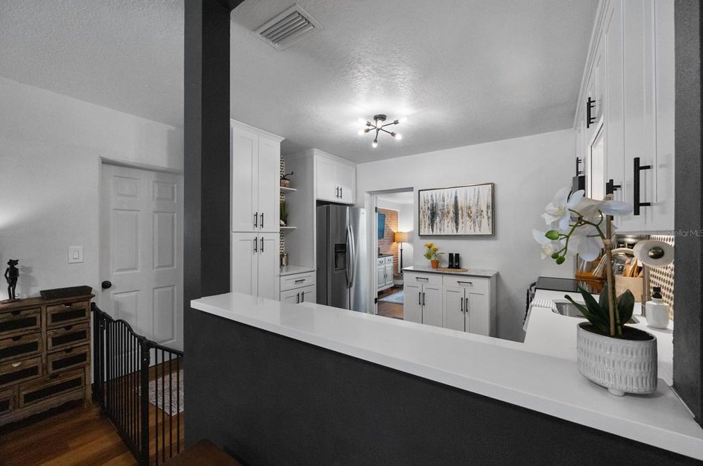 7025 35th Ter, Saint Petersburg FL  33710-1445 exterior