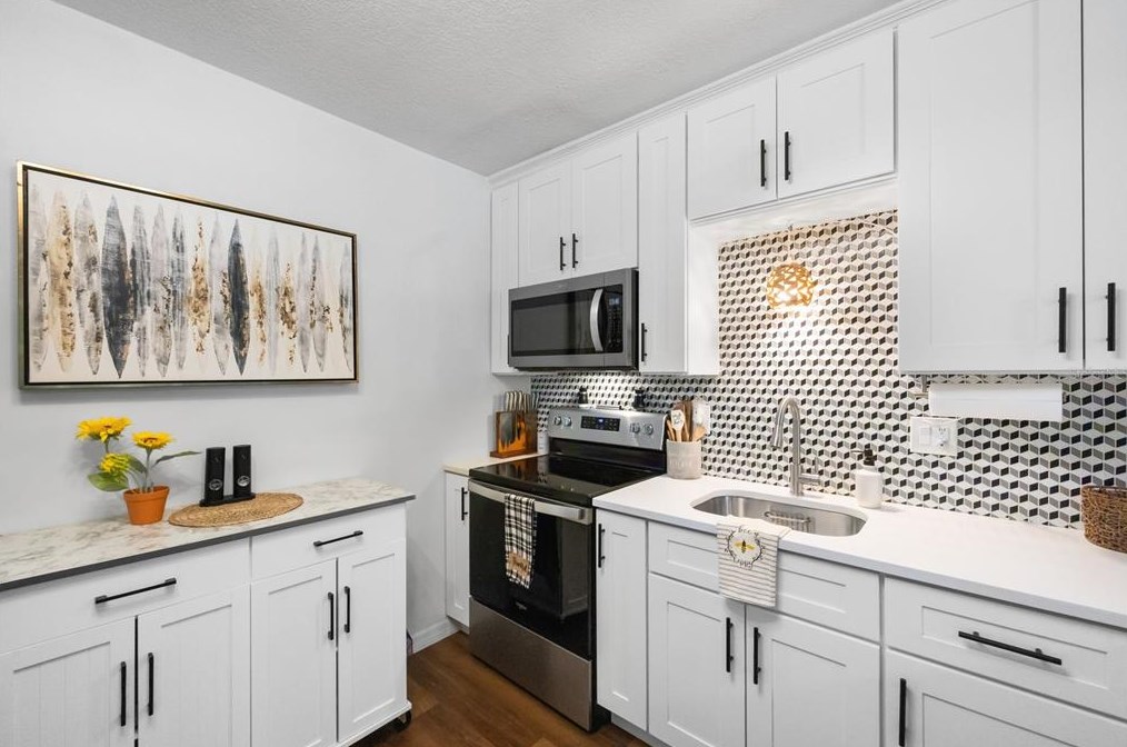 7025 35th Ter, Saint Petersburg FL  33710-1445 exterior