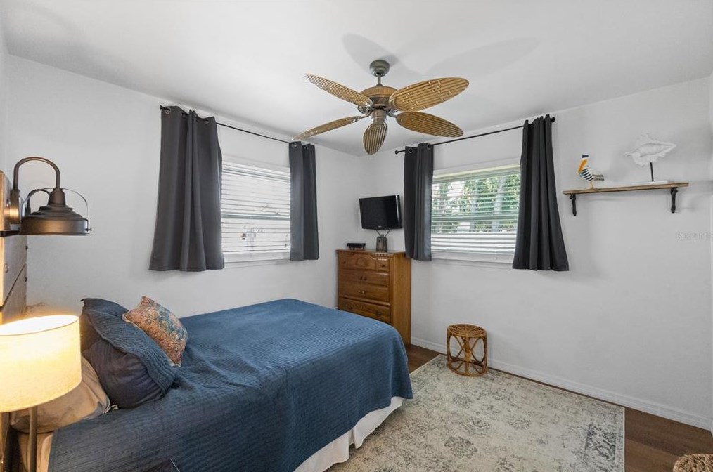 7025 35th Ter, Saint Petersburg FL  33710-1445 exterior