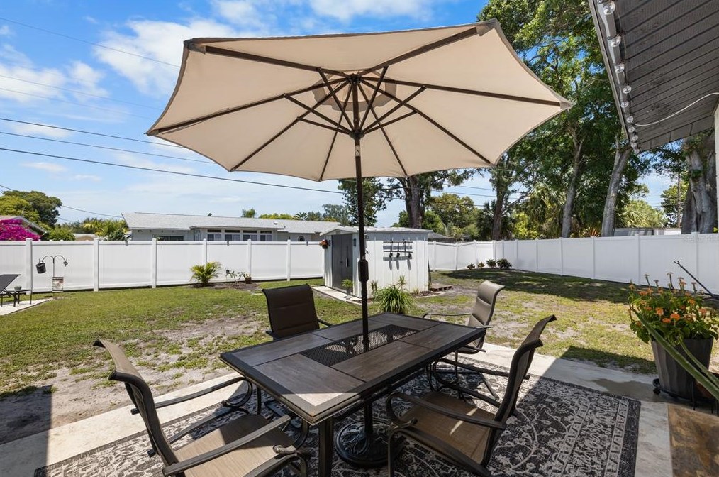 7025 35th Ter, Saint Petersburg FL  33710-1445 exterior