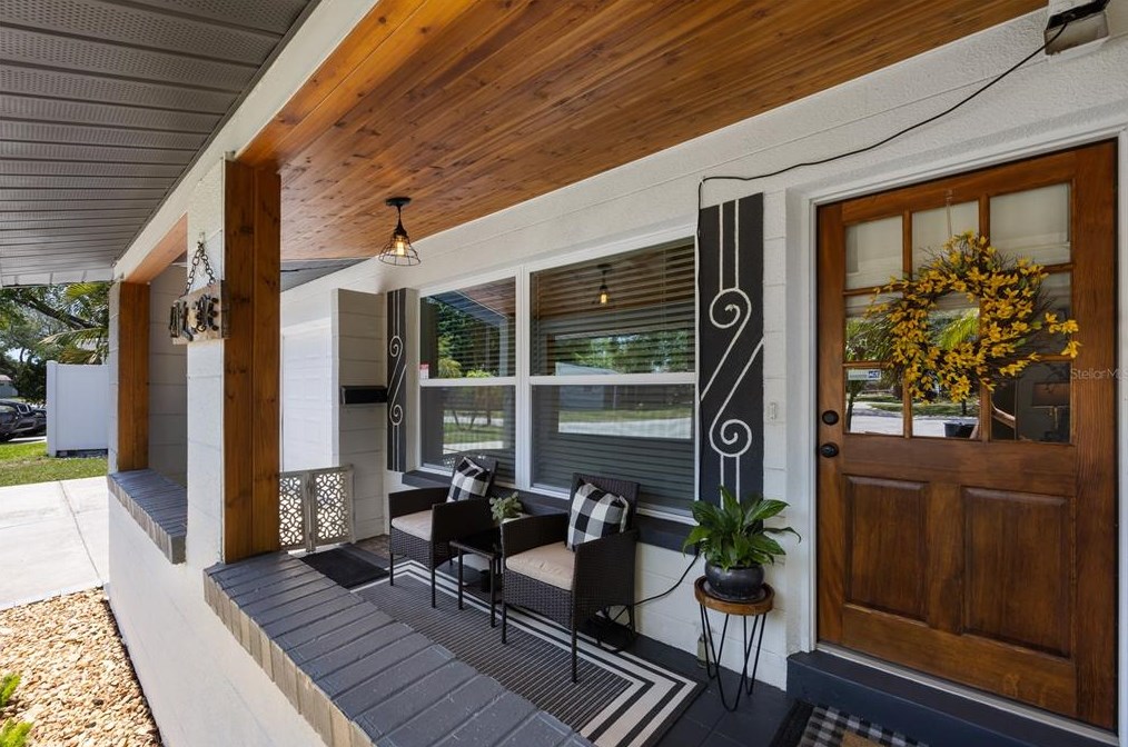 7025 35th Ter, Saint Petersburg FL  33710-1445 exterior