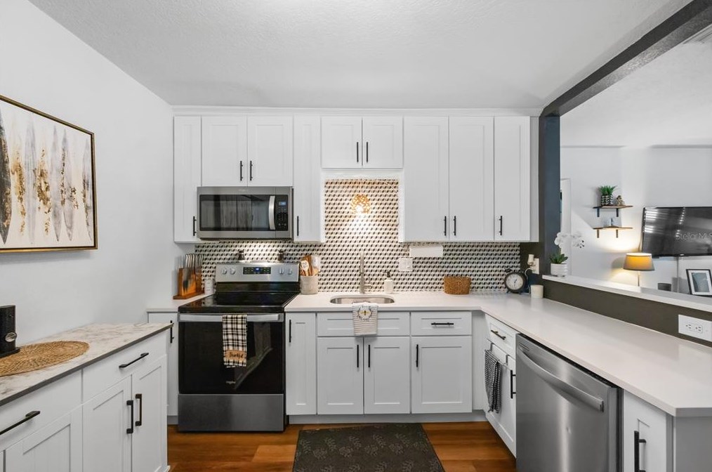 7025 35th Ter, Saint Petersburg FL  33710-1445 exterior