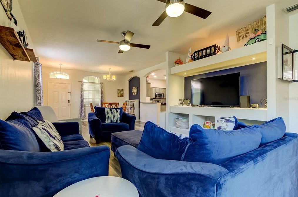 8426 Deer Chase Dr, Riverview FL  33578-8608 exterior