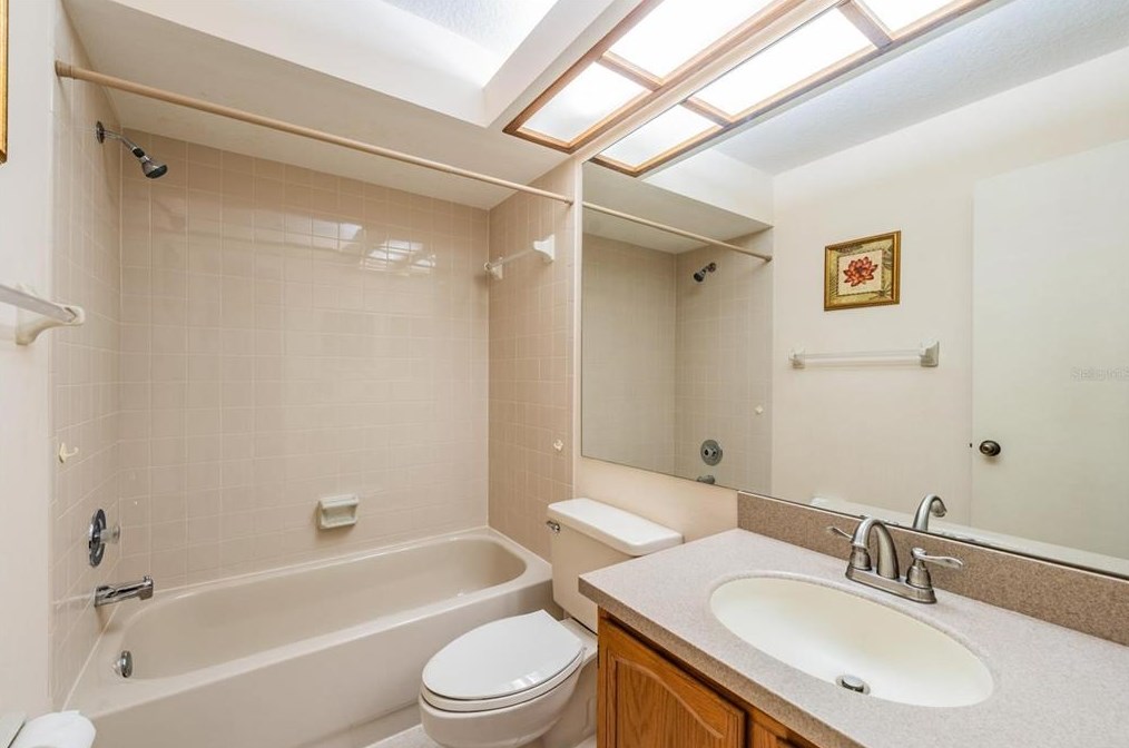 2582 Bentley Dr, Palm Harbor FL  34684-1804 exterior