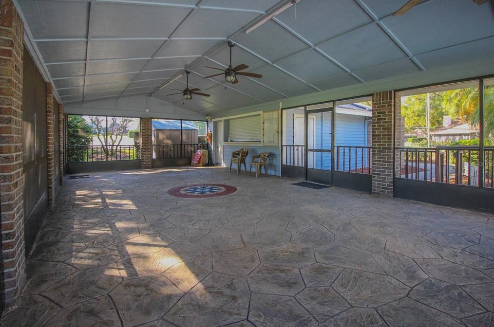 2582 Bentley Dr, Palm Harbor FL  34684-1804 exterior