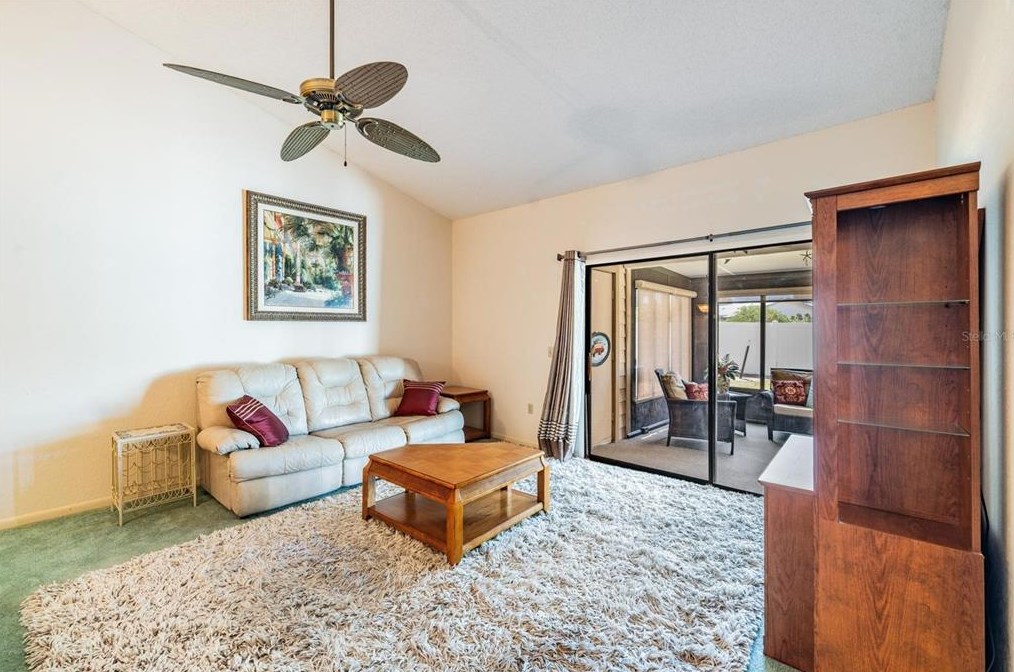 2582 Bentley Dr, Palm Harbor FL  34684-1804 exterior