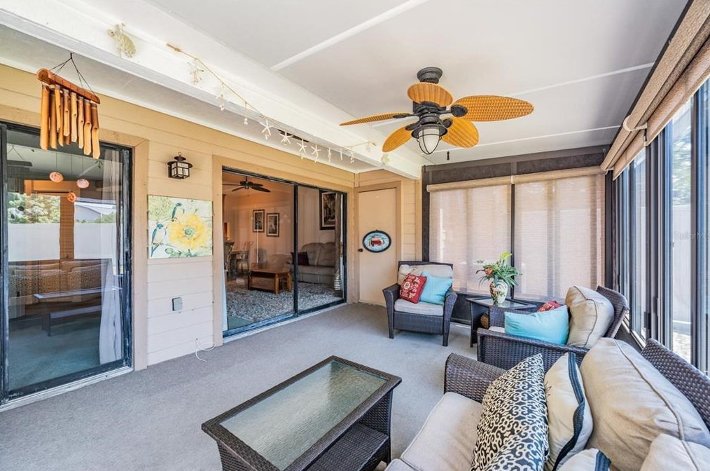 2582 Bentley Dr, Palm Harbor FL  34684-1804 exterior