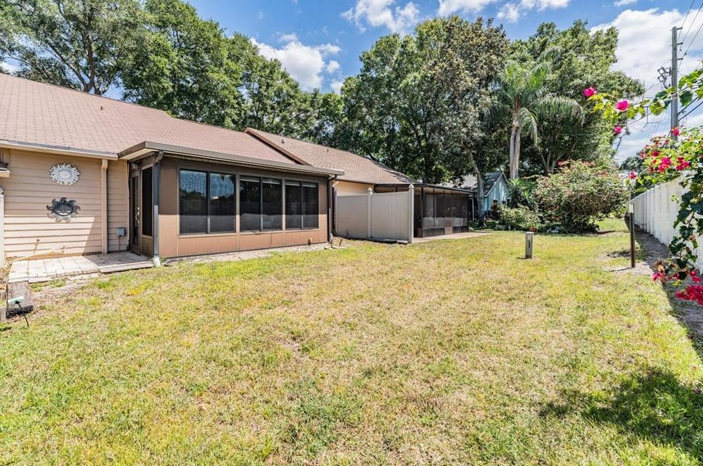 2582 Bentley Dr, Palm Harbor FL  34684-1804 exterior