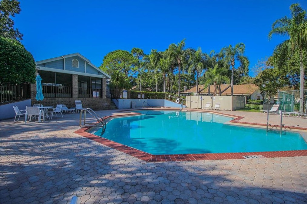 2582 Bentley Dr, Palm Harbor FL  34684-1804 exterior
