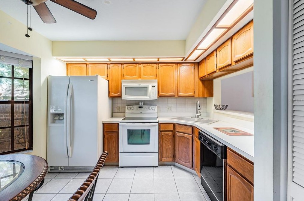 2582 Bentley Dr, Palm Harbor FL  34684-1804 exterior