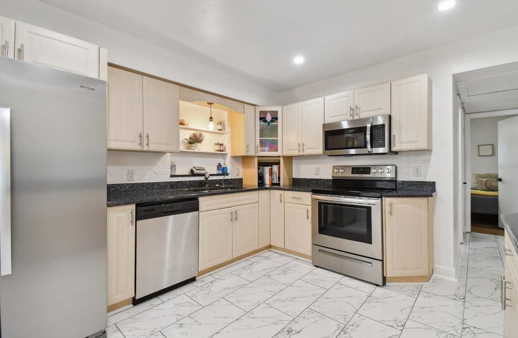 5180 48th Ter, Saint Petersburg FL  33709-3852 exterior