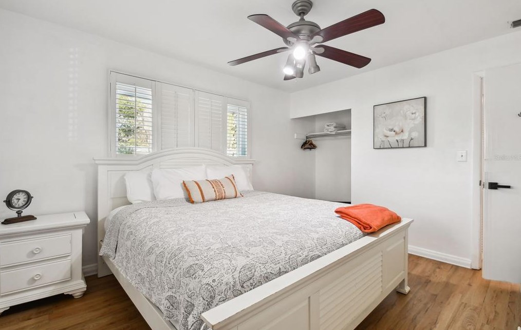 5180 48th Ter, Saint Petersburg FL  33709-3852 exterior