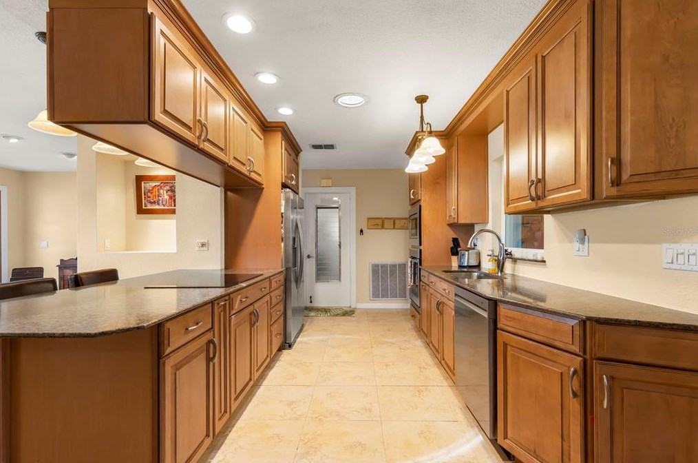 908 Anchorage Ln, Palm Harbor FL  34685-1603 exterior