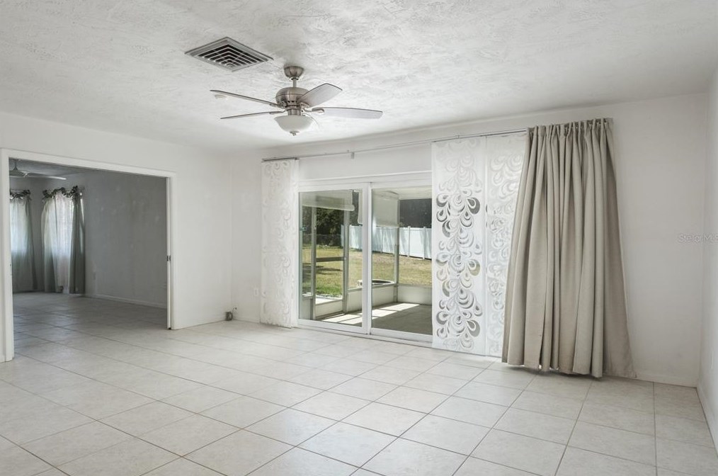 135 Rodney Ct, Palm Harbor FL  34684-4642 exterior