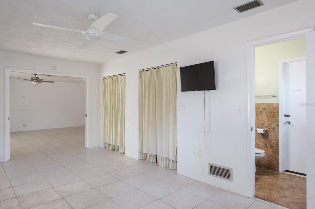 135 Rodney Ct, Palm Harbor FL  34684-4642 exterior