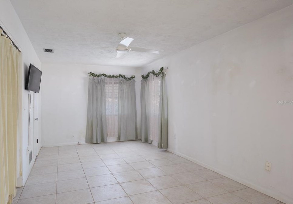 135 Rodney Ct, Palm Harbor FL  34684-4642 exterior