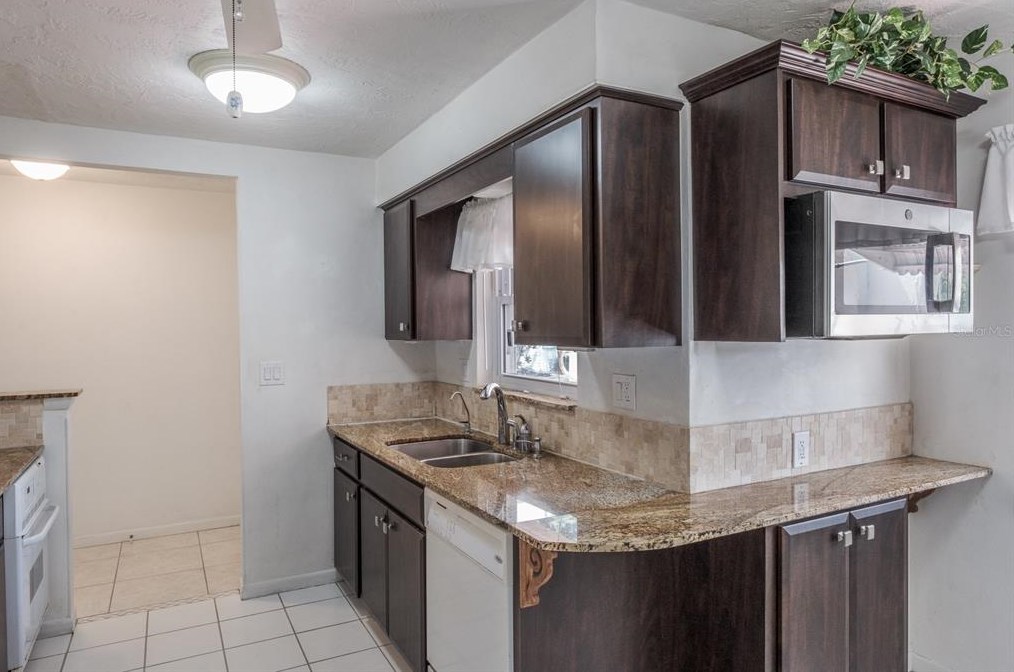 135 Rodney Ct, Palm Harbor FL  34684-4642 exterior