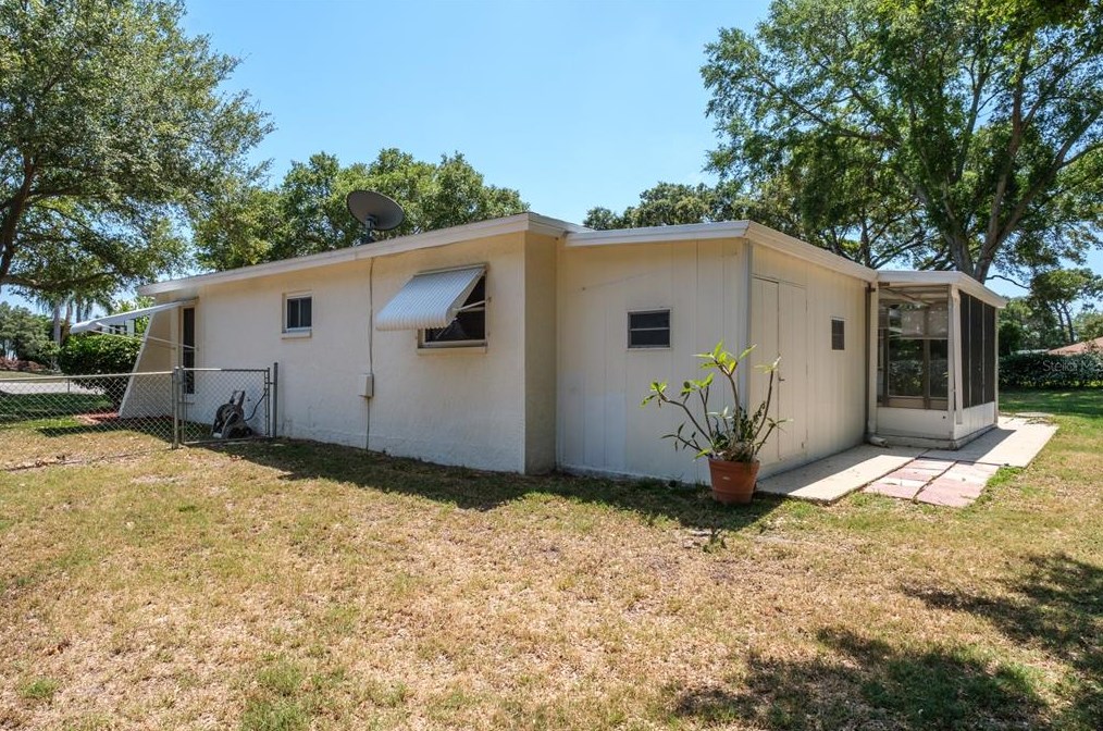 135 Rodney Ct, Palm Harbor FL  34684-4642 exterior