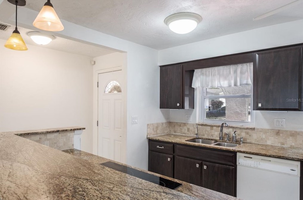 135 Rodney Ct, Palm Harbor FL  34684-4642 exterior
