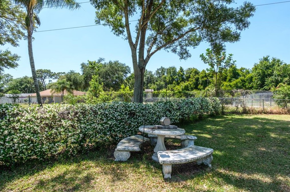 135 Rodney Ct, Palm Harbor FL  34684-4642 exterior
