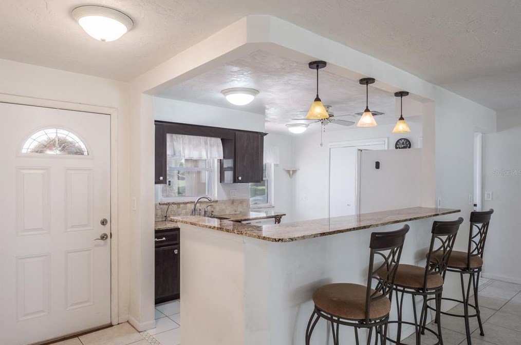 135 Rodney Ct, Palm Harbor FL  34684-4642 exterior