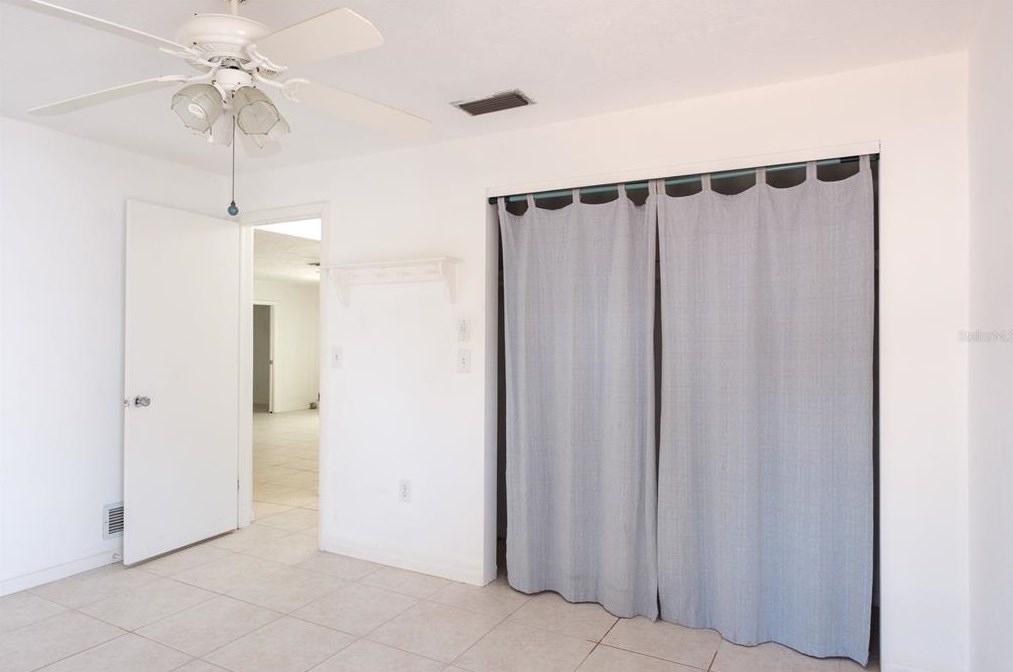 135 Rodney Ct, Palm Harbor FL  34684-4642 exterior