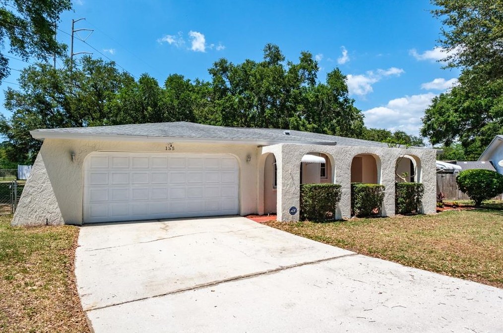 135 Rodney Ct, Palm Harbor FL  34684-4642 exterior