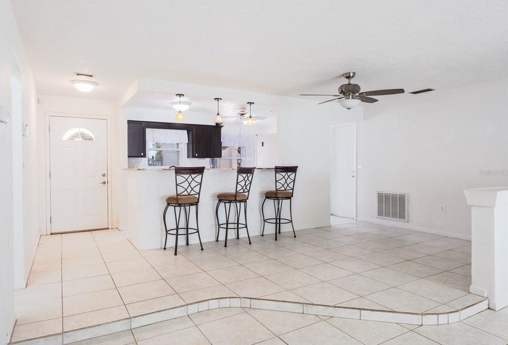 135 Rodney Ct, Palm Harbor FL  34684-4642 exterior