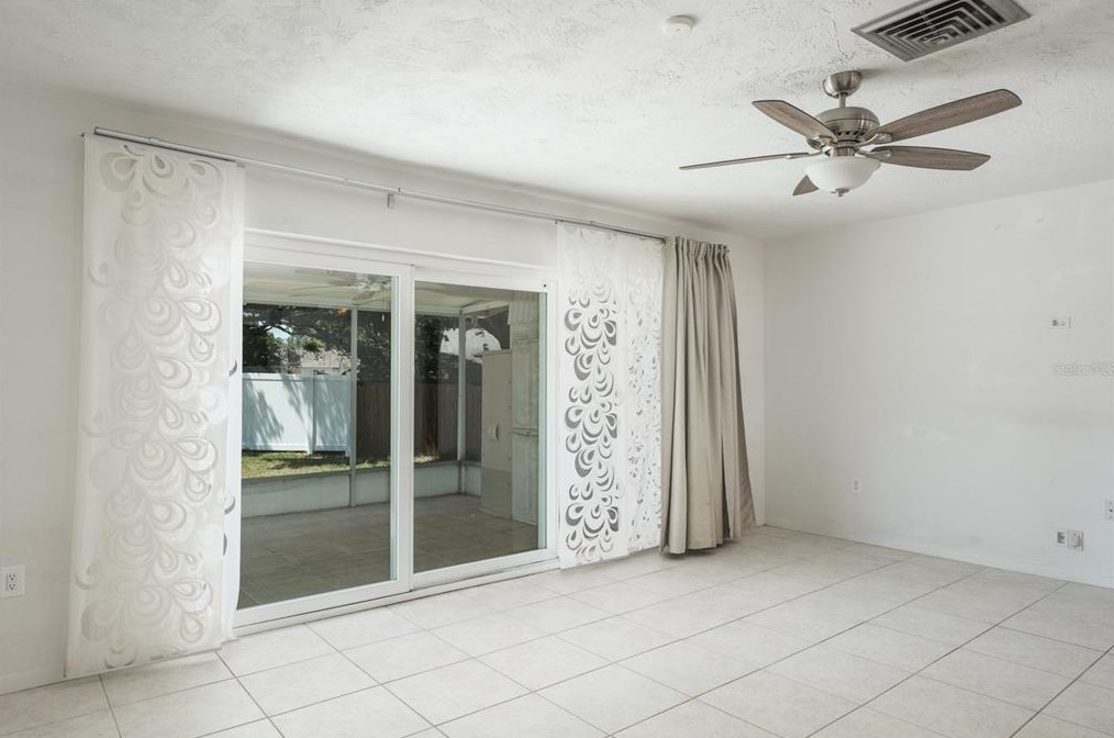 135 Rodney Ct, Palm Harbor FL  34684-4642 exterior