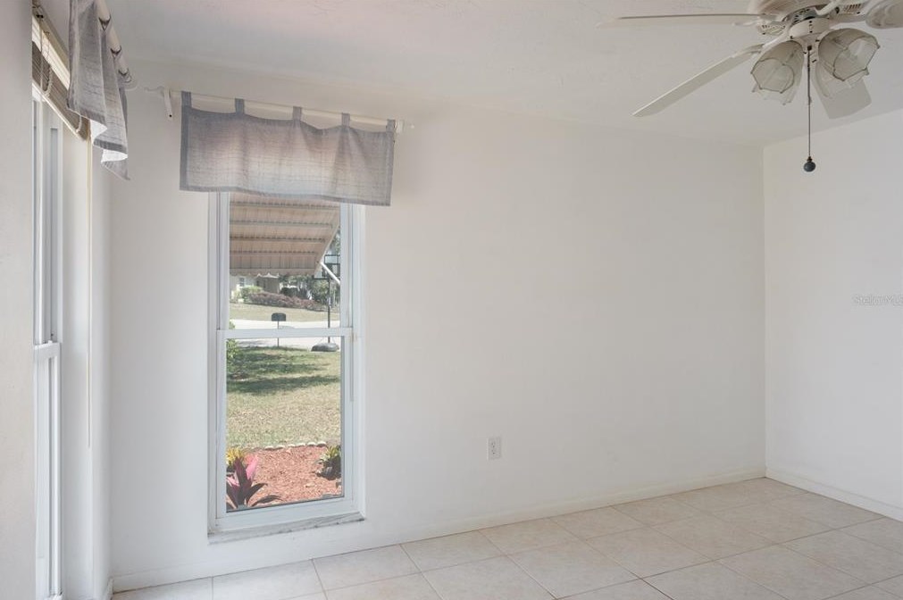 135 Rodney Ct, Palm Harbor FL  34684-4642 exterior