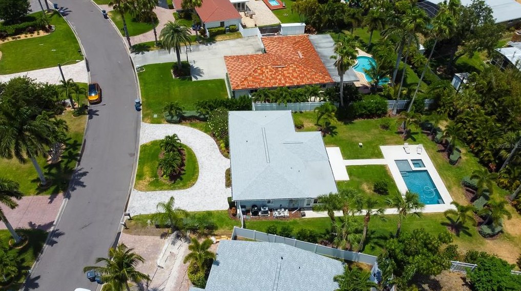 10135 Yacht Club Dr, Saint Petersburg FL  33706-3154 exterior