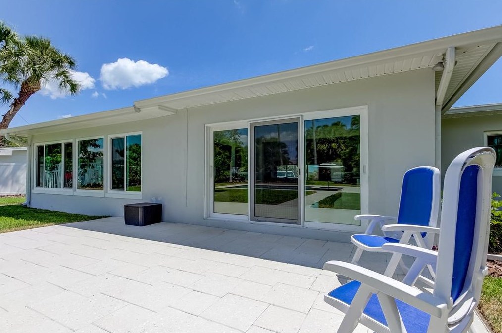 10135 Yacht Club Dr, Saint Petersburg FL  33706-3154 exterior