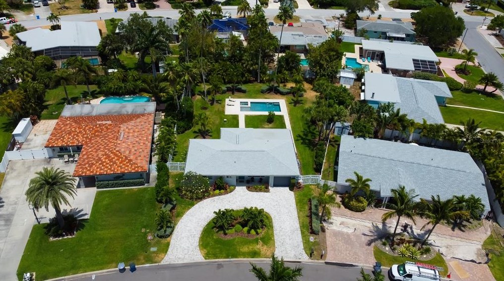 10135 Yacht Club Dr, Saint Petersburg FL  33706-3154 exterior