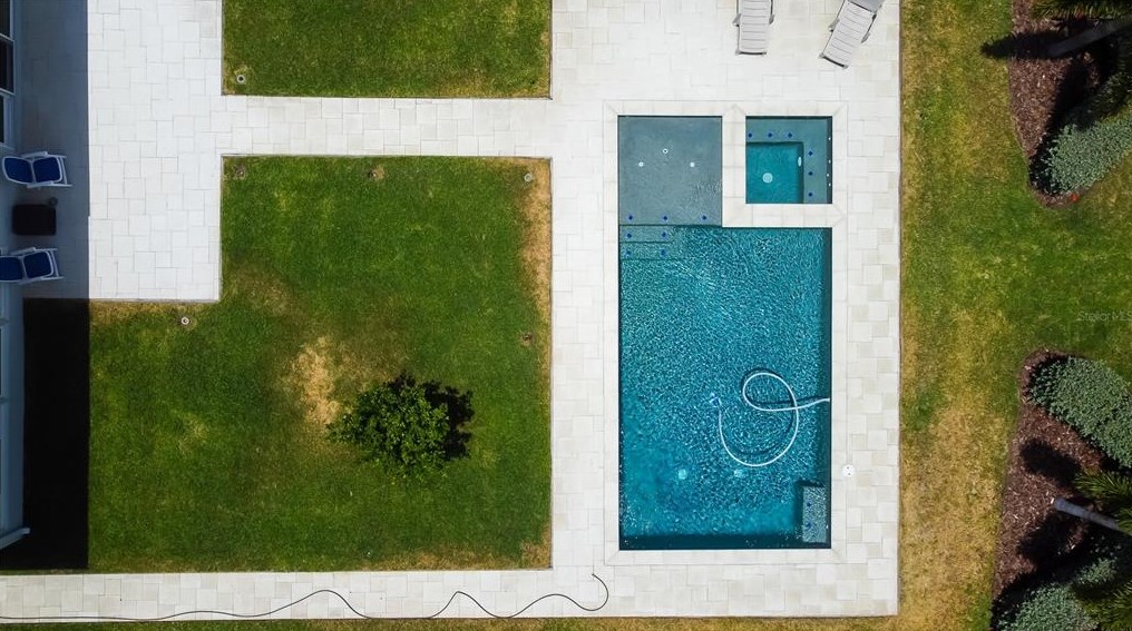 10135 Yacht Club Dr, Saint Petersburg FL  33706-3154 exterior