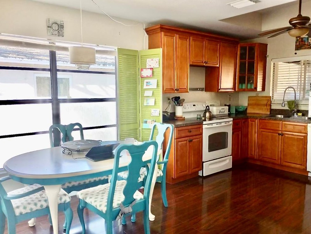 1757 New Hampshire Ave, Saint Petersburg FL  33703-3347 exterior